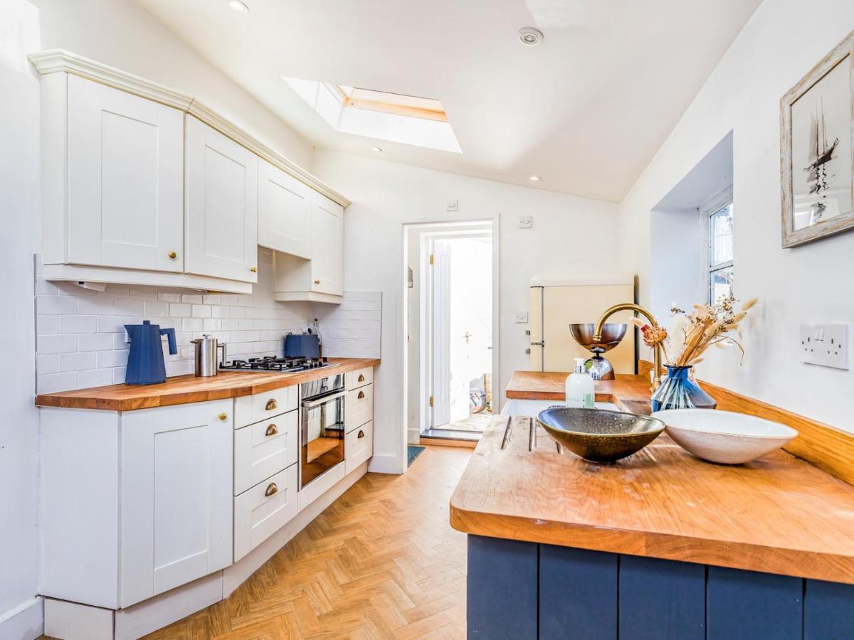 Pass The Keys Charming Downland Cottage Chichester Exterior photo